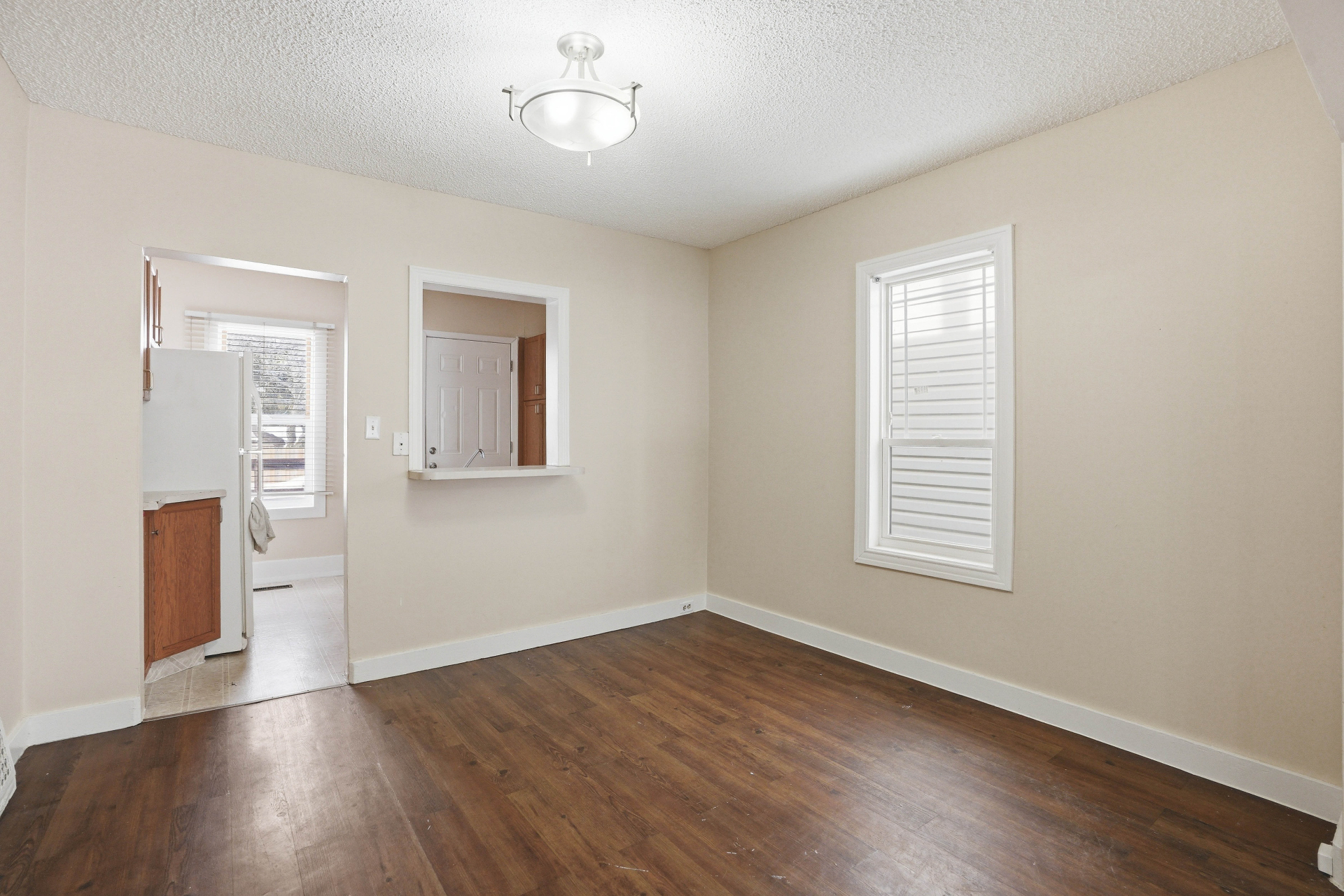 $18.5万 萨屯独立屋出售·1121 Ave H N——林与唐地产 - 2